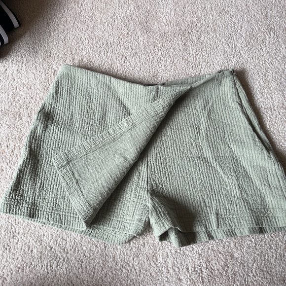 Forever 21 Pastel Green Blazer and Short Set - Picture 4 of 10